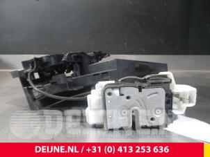Volvo V40 Front door lock mechanism 4-door, right O7356 photo 4