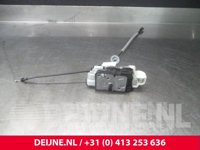 Volvo V40 Deurslot Mechaniek 4Deurs rechts-voor O7358