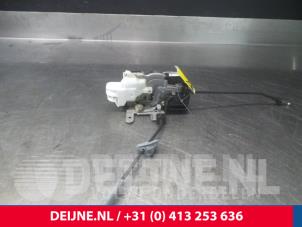 Volvo V40 Front door lock mechanism 4-door, right O7358 photo 2