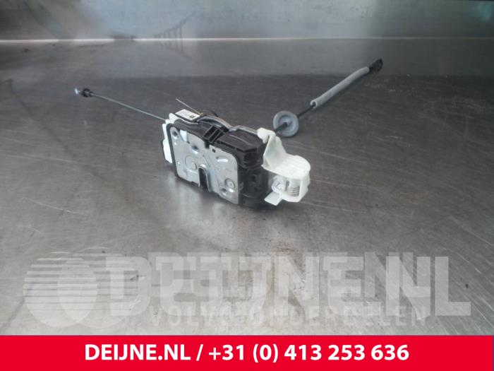 Volvo V40 Front door lock mechanism 4-door, right O7364