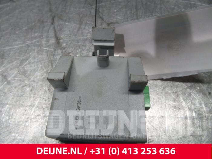 Volvo XC70 Warnlicht Relais O7566