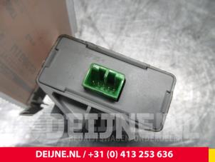 Volvo XC70 Warning light relay O7566 photo 3