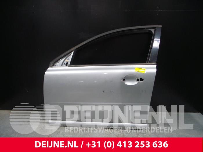 Volvo V70 Portier 4Deurs links-voor O7639