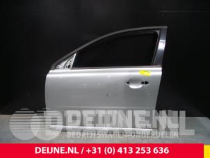 Gebruikte Portier 4Deurs links-voor Volvo V70 (BW) 2.4 D 20V Prijs € 200,00 Margeregeling aangeboden door van Deijne Onderdelen Uden B.V.