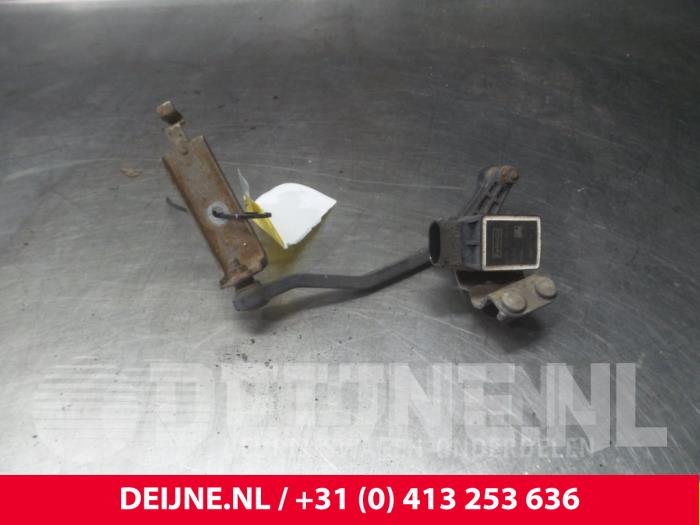 Volvo XC70 Xenon height adjustment O7819