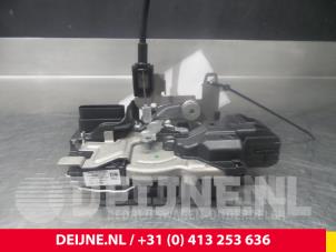 Volvo V90 Front door lock mechanism 4-door, right O7931 photo 2