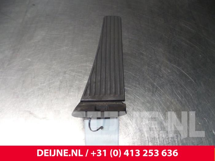 Volvo XC90 Accelerator pedal O8102