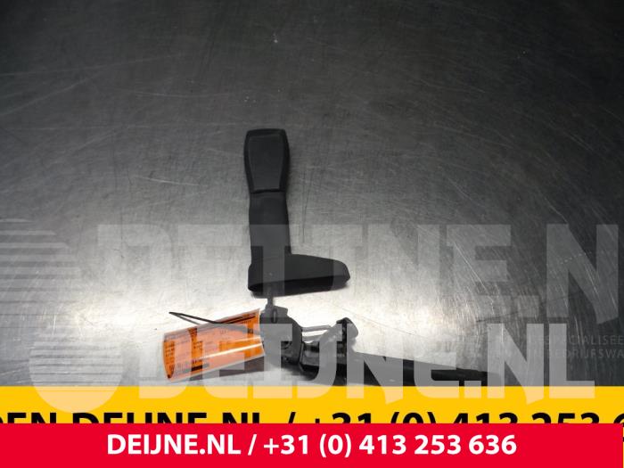 Volvo XC70 Seatbelt tensioner, right O8381