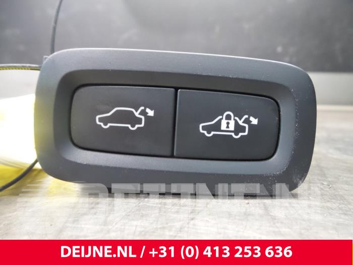 Volvo V90 Schakelaar achterklep O8405