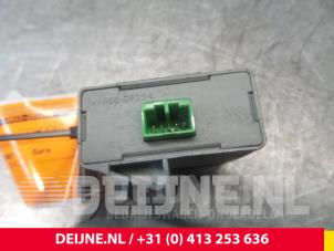 Volvo V70 Warning light relay O8628 photo 2