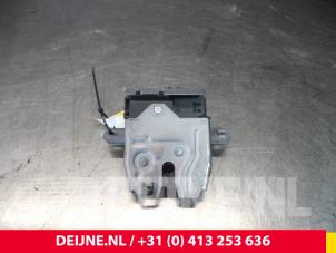 Volvo XC60 Tailgate lock mechanism O8739 photo 2