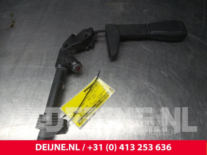 Volvo S40 Seatbelt tensioner, right O8774