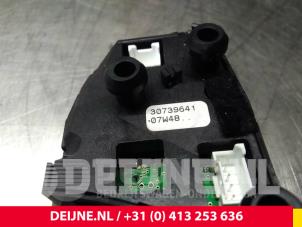 Volvo S80 Steering wheel mounted radio control O8818 photo 3