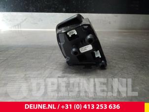 Volvo S80 Steering wheel mounted radio control O8818 photo 2