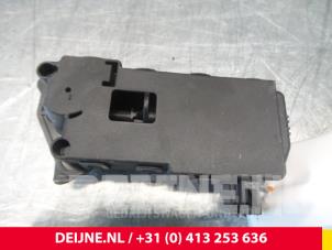 Volvo V50 Tank flap lock motor O8849 photo 2