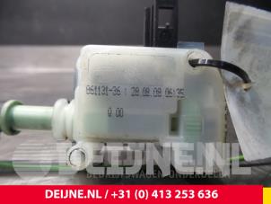Volvo V70 Tank flap lock motor O9238 photo 4