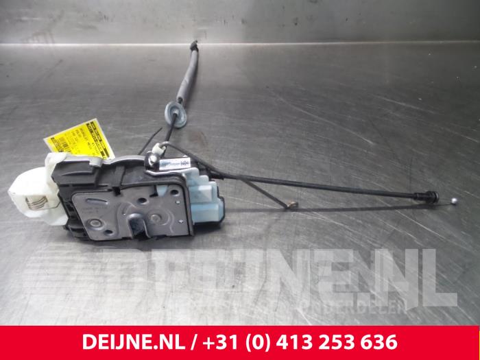 Volvo V40 Deurslot Mechaniek 4Deurs links-voor O9335