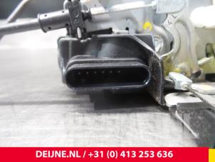 Volvo V40 Door lock mechanism 4-door, front left O9335 photo 3