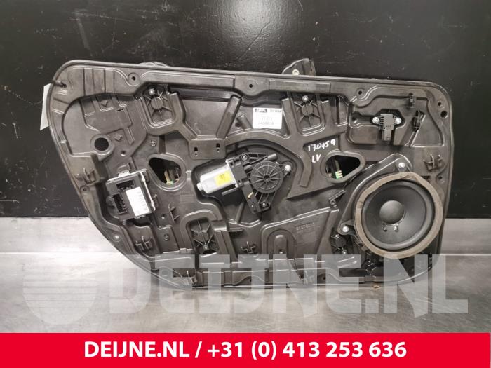 Volvo V40 Fenstermechanik 4-türig links vorne O9368