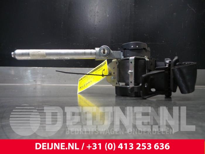 Volvo XC70 Rear seatbelt, left O9433