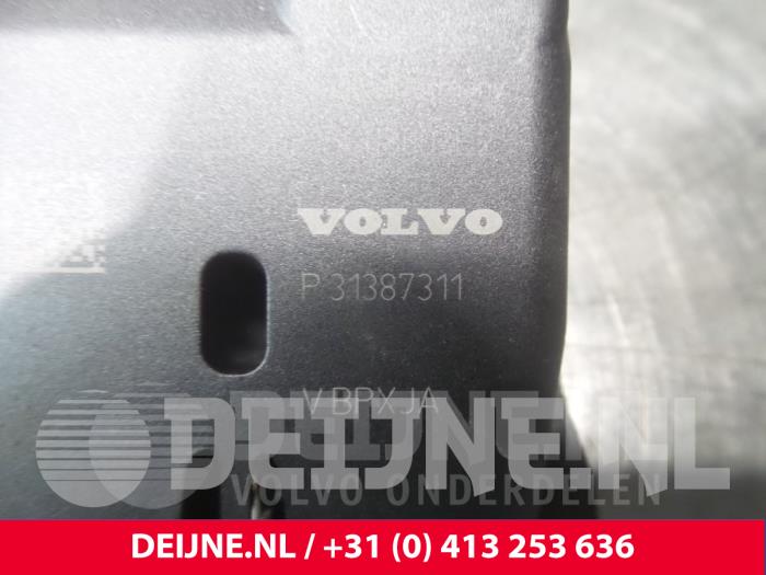 Remassistent sensor van een Volvo V70 (BW) 2.0 D3 16V 2016
