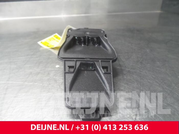 Gebruikte Sensor Remassistent Volvo XC60 I (DZ) 2.0 D4 16V Prijs € 32,50 Margeregeling aangeboden door van Deijne Onderdelen Uden B.V.
