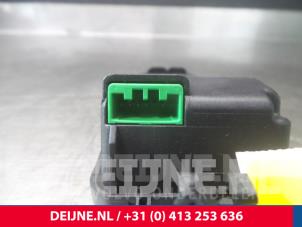 Volvo V40 Bremsassistent Sensor O9875 foto 3