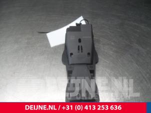 Volvo V40 Bremsassistent Sensor O9881 foto 2