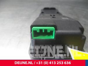 Volvo V40 Bremsassistent Sensor O9881 foto 3