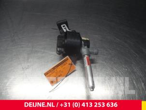 Volvo S80 Rear seatbelt, centre O9914 photo 2