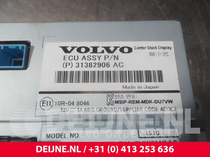 Display Multi Media regelunit van een Volvo V70 (BW) 2.0 D3 16V 2015