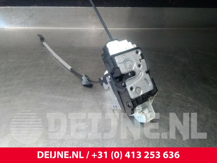 Volvo V40 Deurslot Mechaniek 4Deurs rechts-voor O7361