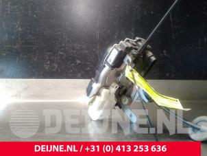Volvo V40 Front door lock mechanism 4-door, right O7361 photo 2
