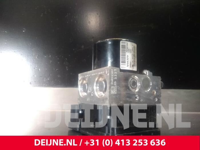 Volvo V70 ABS Pomp O7522