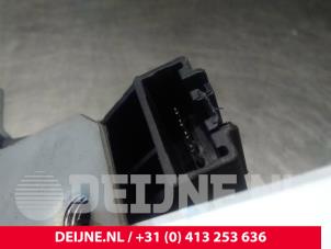 Volvo V40 Tailgate lock mechanism O8858 photo 3