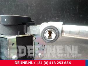 Volvo V70 Veiligheidsgordel rechts-achter O9318 foto 3