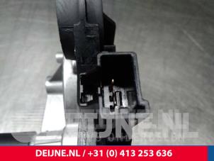 Volvo V60 Ruitenwissermotor achter O10635 foto 3