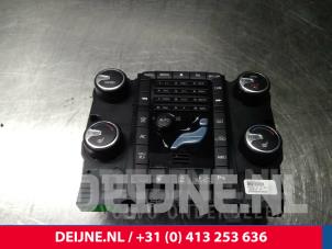 Gebruikte Kachel Bedieningspaneel Volvo V60 I (FW/GW) 2.4 D6 20V Plug-in Hybrid AWD Prijs € 50,00 Margeregeling aangeboden door van Deijne Onderdelen Uden B.V.