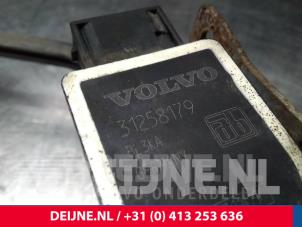 Volvo V60 Xenon hoogteregelaar O10747 foto 3