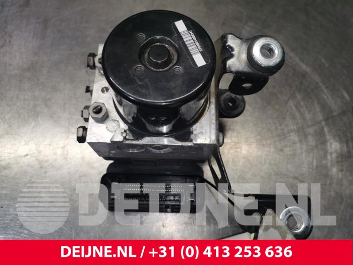 Gebruikte ABS Pomp Volvo V70 (BW) 2.0 D3 20V Prijs € 70,00 Margeregeling aangeboden door van Deijne Onderdelen Uden B.V.