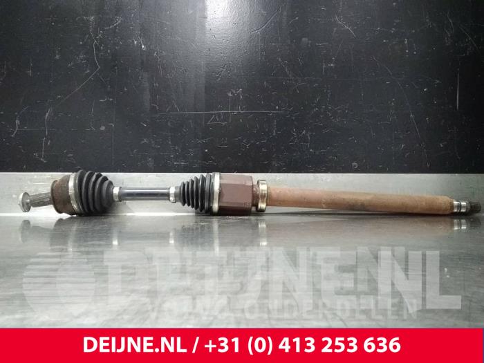 Gebruikte Aandrijfas rechts-voor Volvo V60 I (FW/GW) 2.4 D6 20V Plug-in Hybrid AWD Prijs € 40,00 Margeregeling aangeboden door van Deijne Onderdelen Uden B.V.