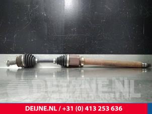 Gebruikte Steekas rechts-voor Volvo V60 I (FW/GW) 2.4 D6 20V Plug-in Hybrid AWD Prijs € 125,00 Margeregeling aangeboden door van Deijne Onderdelen Uden B.V.