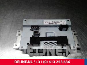 Volvo S60 Display Multi Media regelunit O10932 foto 2