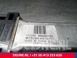 Volvo V60 Door window motor O11032 photo 4