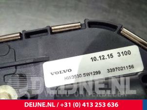 Volvo V60 Front wiper motor O11033 photo 4