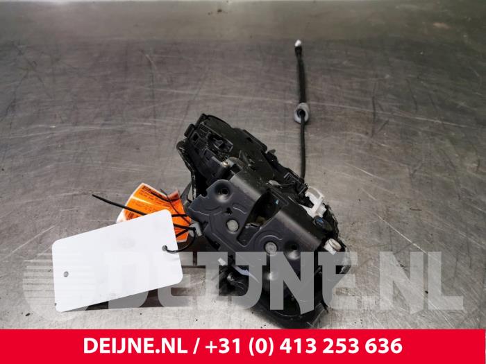 Volvo S40 Rear door mechanism 4-door, right O11396
