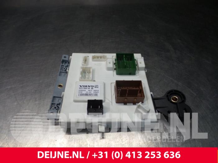 Gebruikte Central electronic module Volvo V90 II (PW) 2.0 T4 16V Prijs € 200,00 Margeregeling aangeboden door van Deijne Onderdelen Uden B.V.