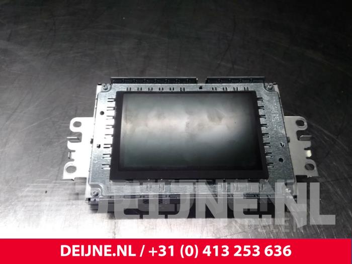 Gebruikte Display Multi Media regelunit Volvo V40 (MV) 2.0 D4 16V Prijs € 100,00 Margeregeling aangeboden door van Deijne Onderdelen Uden B.V.