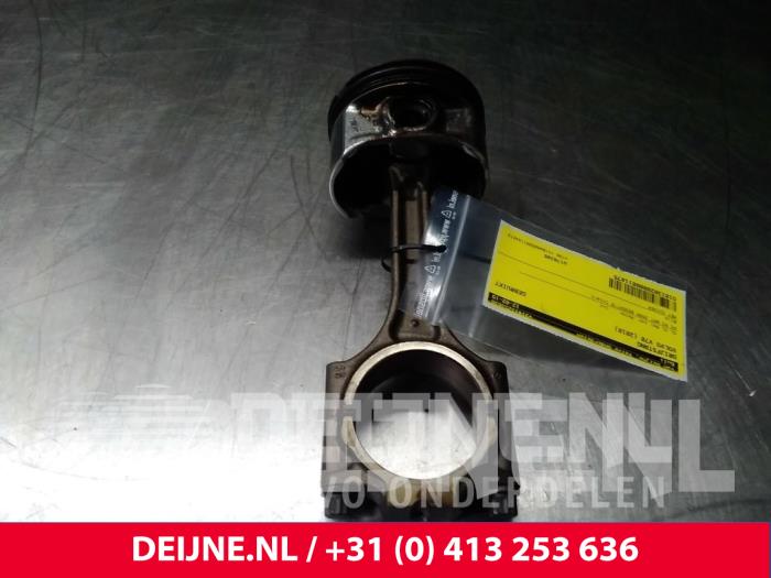 Gebruikte Drijfstang Volvo V70 (BW) 2.5 T 20V Prijs € 100,00 Margeregeling aangeboden door van Deijne Onderdelen Uden B.V.