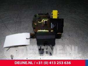 Volvo C70 Tailgate lock mechanism O12010 photo 2